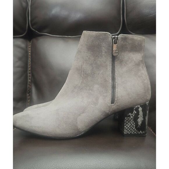 Bandolino Lila Grey Faux Suede Booties Shoes Women's Size 9.5 - Picture 1 of 7